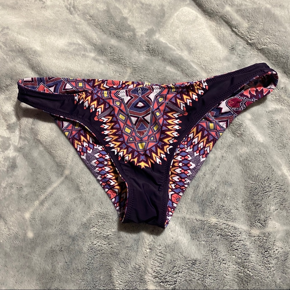 Jessica Simpson One Shoulder Geometric Bikini - Picture 4 of 8